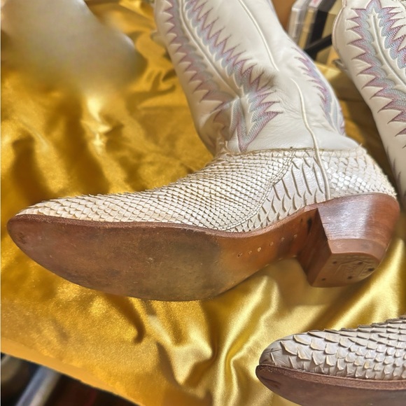 Tony Lama White and Purple Textured Heeled Boots. Made in Texas. - Picture 13 of 16